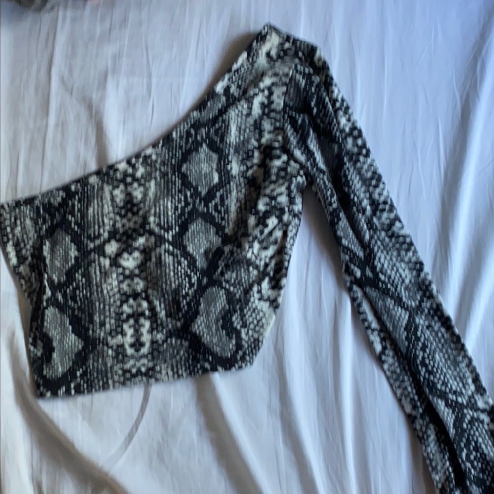 one shoulder cheetah crop top